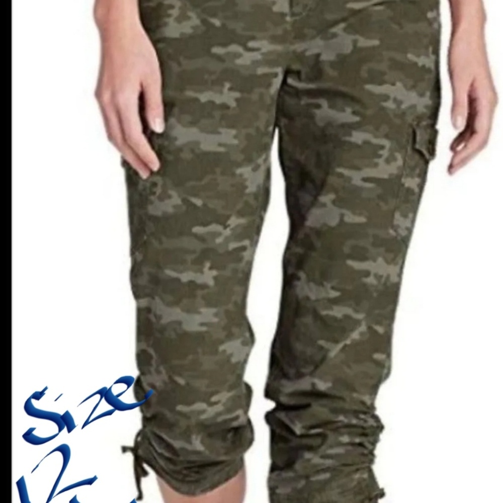 Camo capris